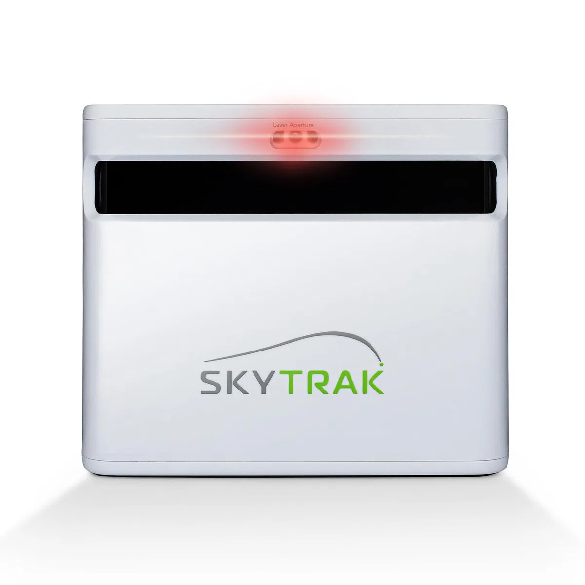 SkyTrak + Moniteur de lancement et simulateur de golf – Analyse de golf de niveau touristique avec double radar Doppler, caméra améliorée, simulation de jeu en temps réel, Wi-Fi, charge USB-C